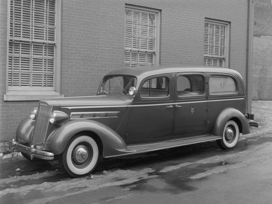  Packard 120 Ambulance by A.J. Miller 1937 года  (фото 1 из 1)